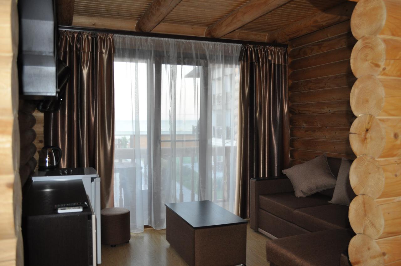 Веселий Кут Hotel Zaliznyi Port Luaran gambar
