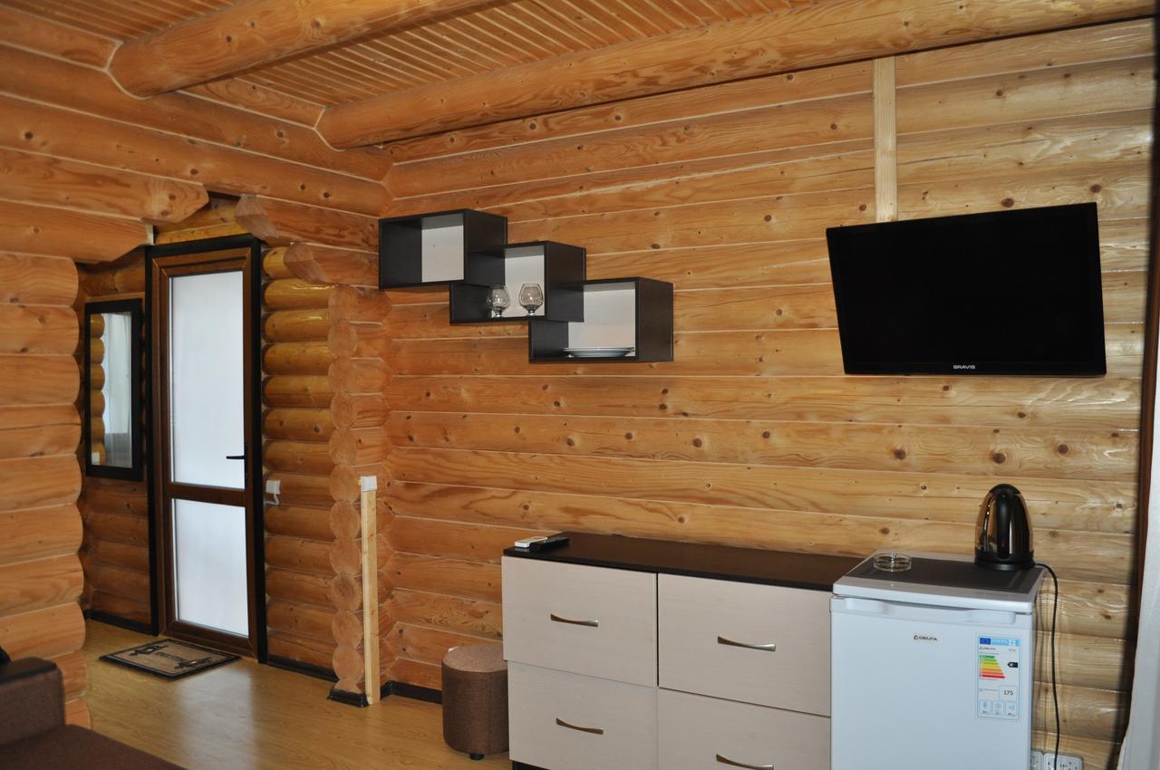 Веселий Кут Hotel Zaliznyi Port Luaran gambar
