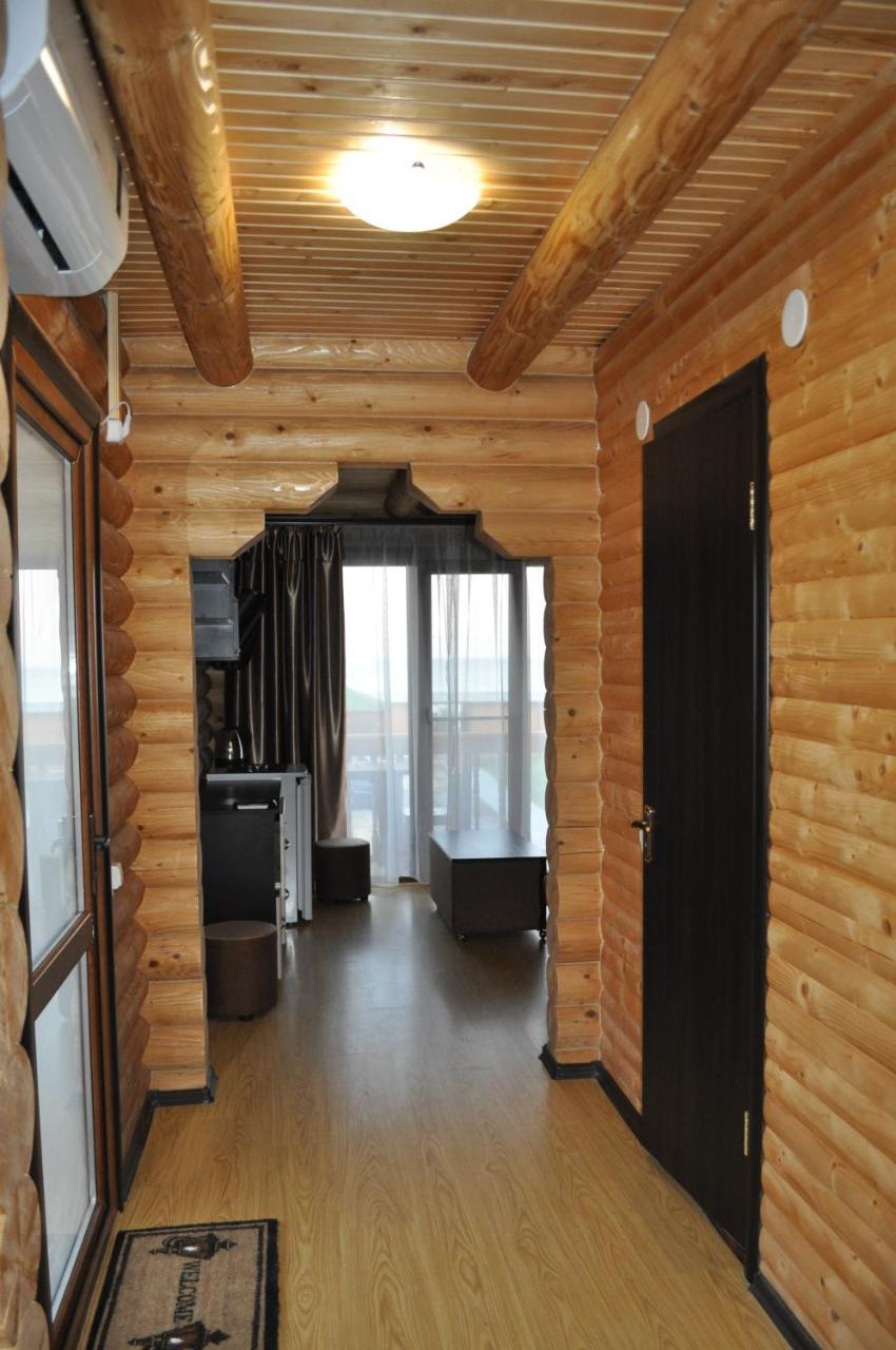 Веселий Кут Hotel Zaliznyi Port Luaran gambar