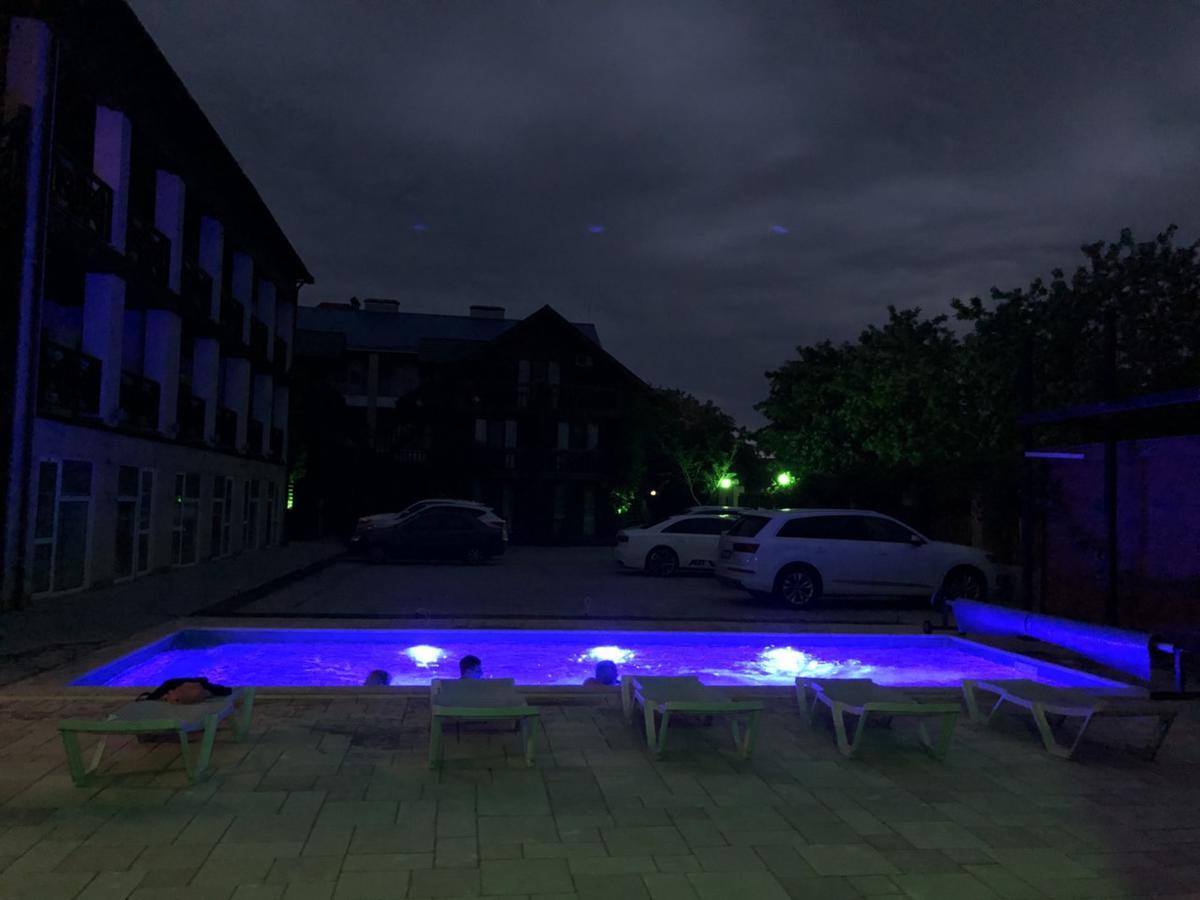 Веселий Кут Hotel Zaliznyi Port Luaran gambar