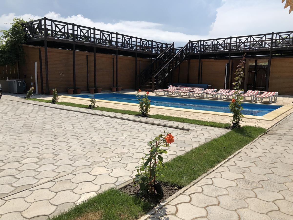 Веселий Кут Hotel Zaliznyi Port Luaran gambar