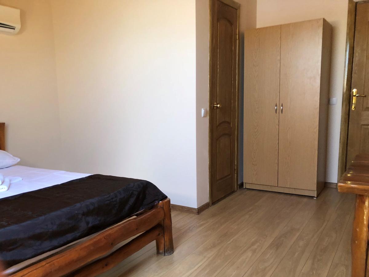 Веселий Кут Hotel Zaliznyi Port Luaran gambar