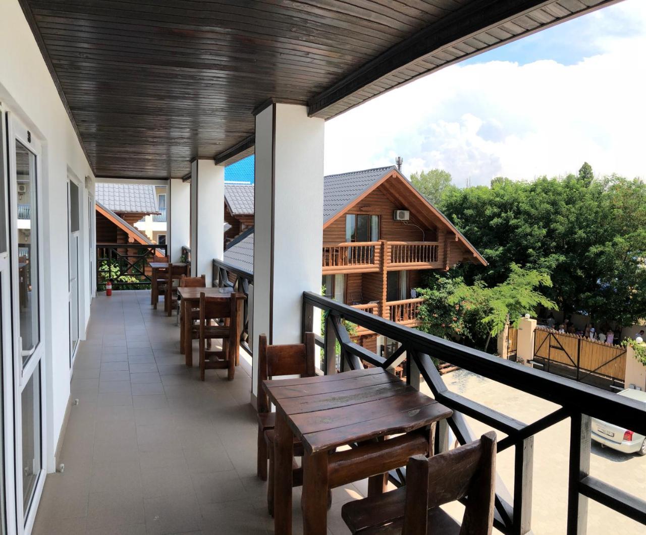 Веселий Кут Hotel Zaliznyi Port Luaran gambar
