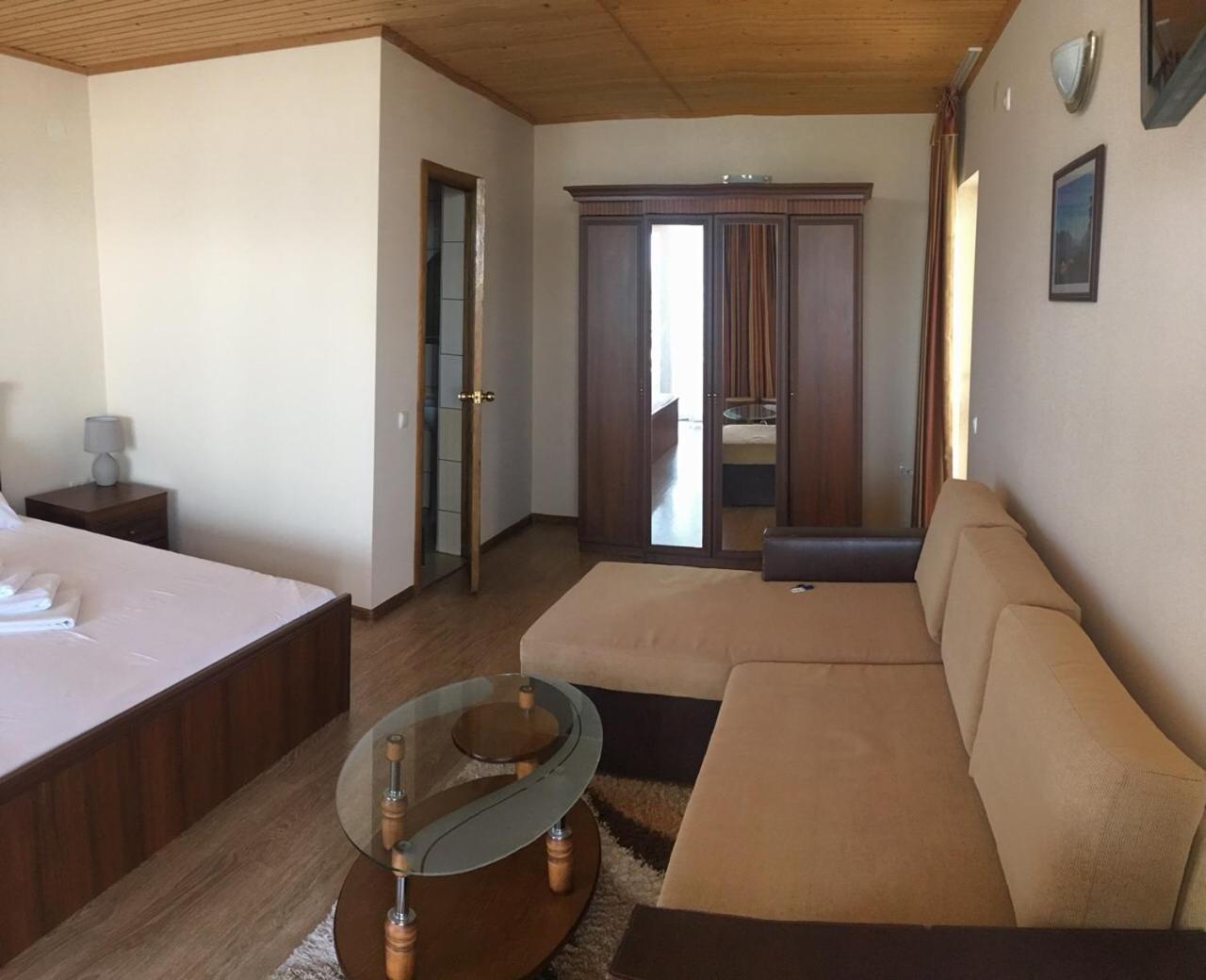 Веселий Кут Hotel Zaliznyi Port Luaran gambar
