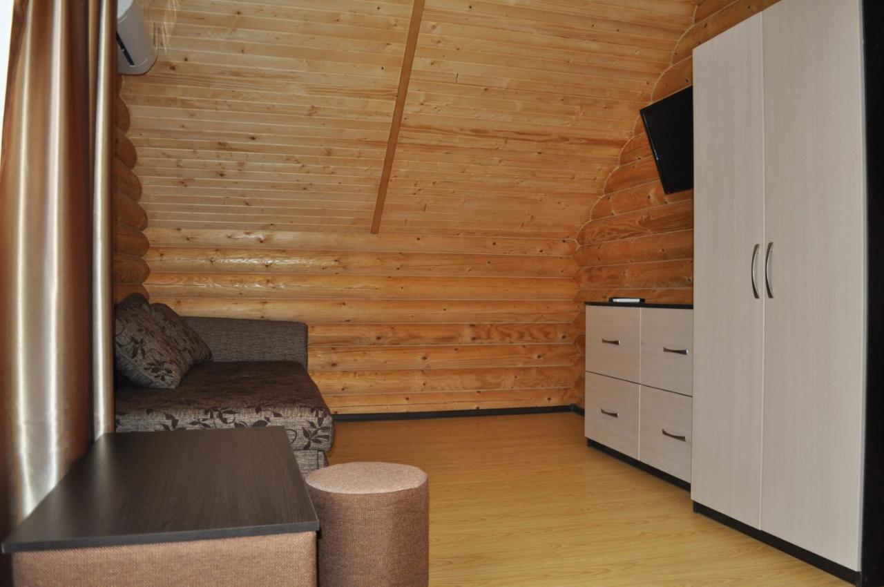 Веселий Кут Hotel Zaliznyi Port Luaran gambar