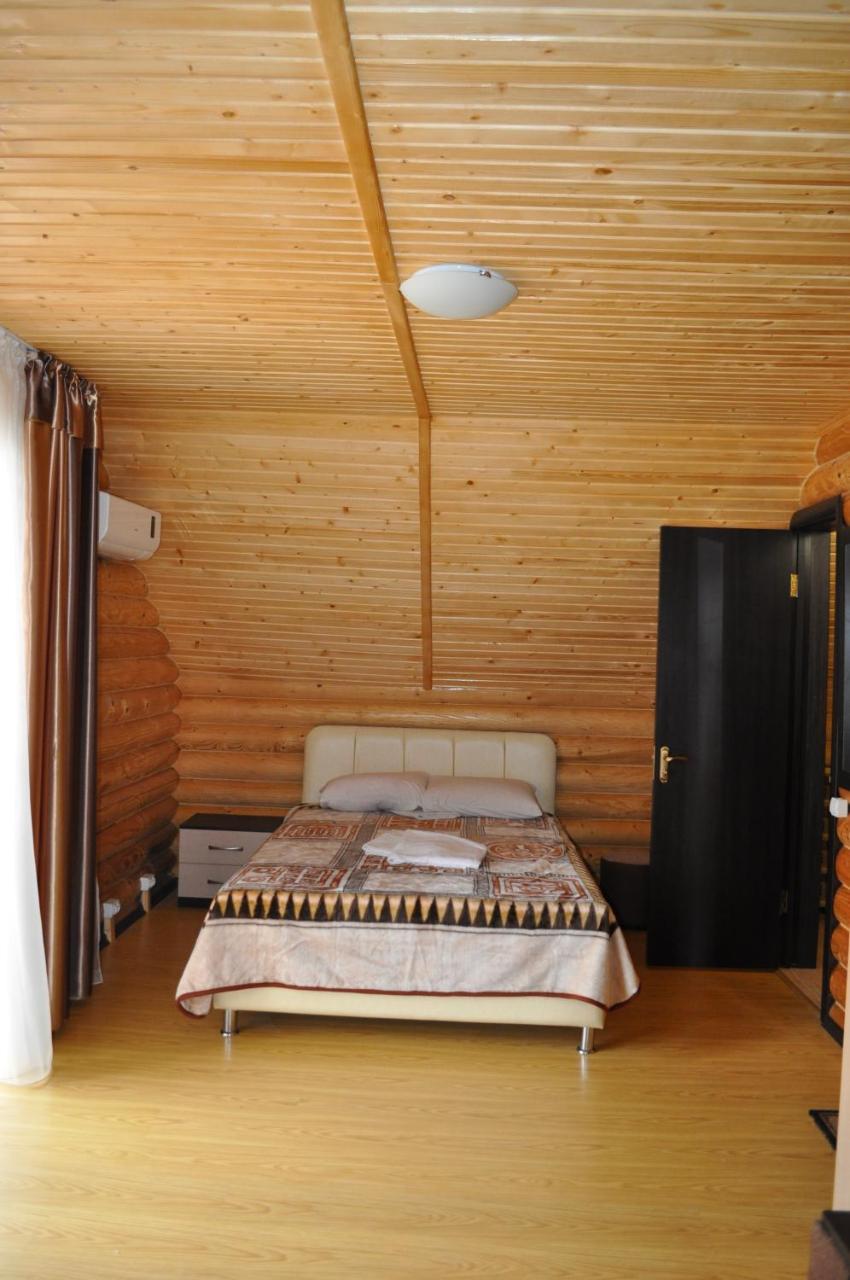Веселий Кут Hotel Zaliznyi Port Luaran gambar