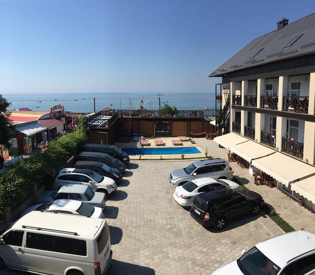 Веселий Кут Hotel Zaliznyi Port Luaran gambar